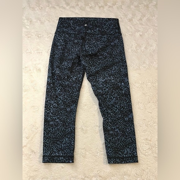 LULULEMON Wunder Under Crop (Hi-Rise) Size 8 - Picture 3 of 6